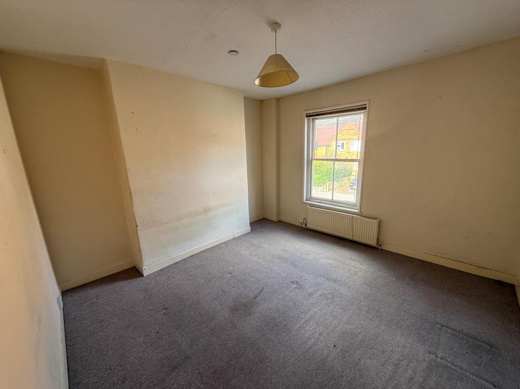 Lot: 125 - MID-TERRACE HOUSE FOR IMPROVEMENT - Bedroom one